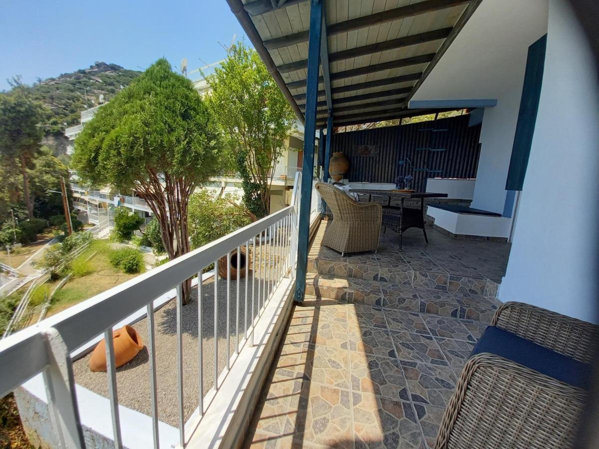 Ferienwohnung Balcony By The Sea PalaiónTsiflíkion Exterior foto